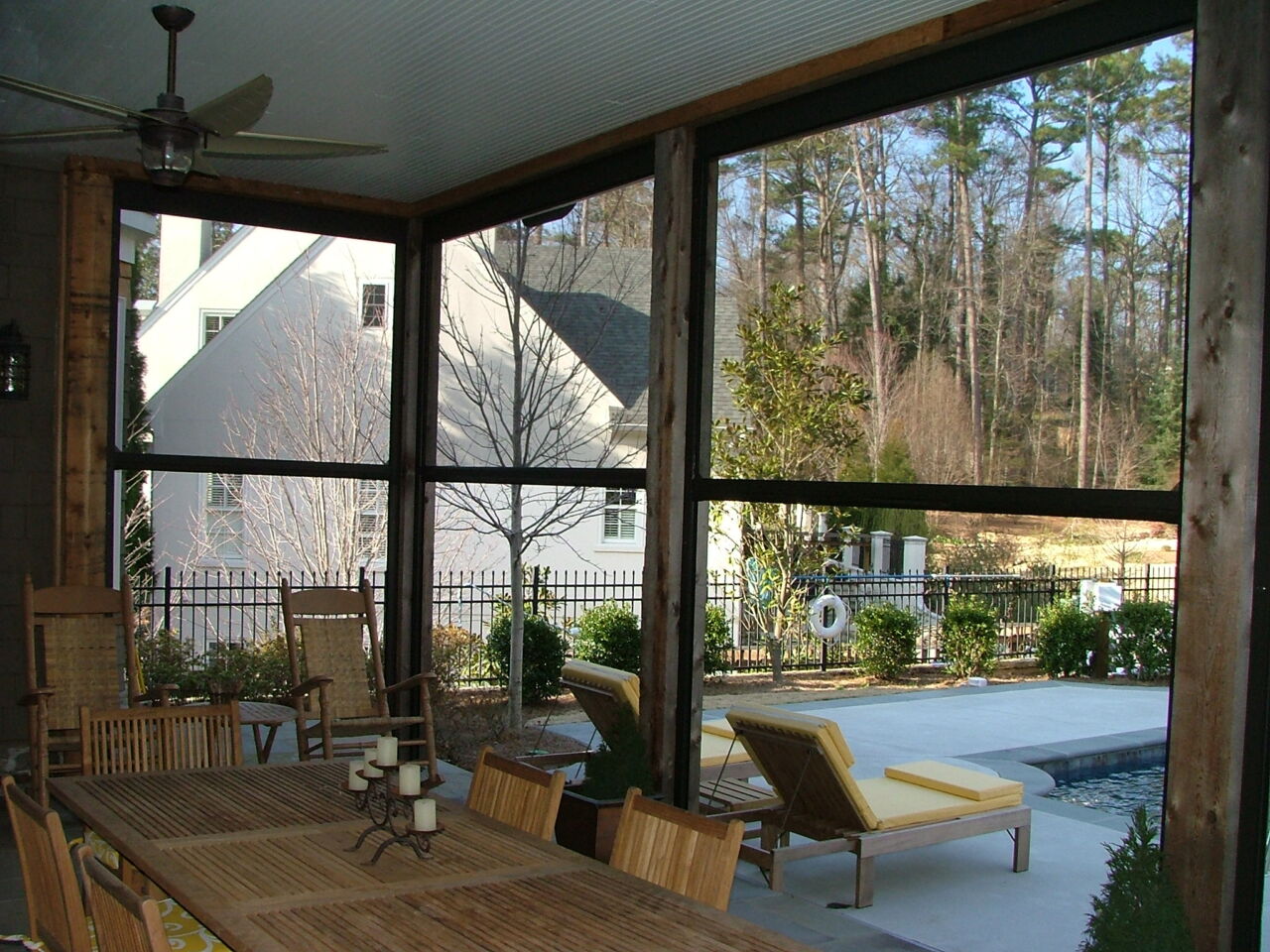 Motorized retractable screen